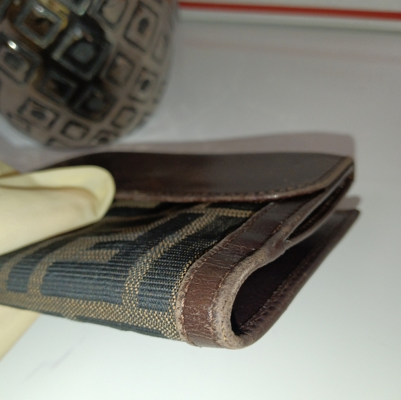 Authentic Fendi Wallet and keycase - Picture 9 of 17